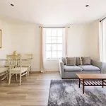 Beautiful Apartment Next to Victoria Station